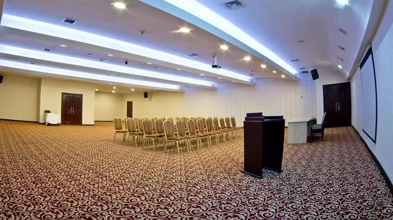 AMBASSADOR_SHABAVIZ (5).jpg